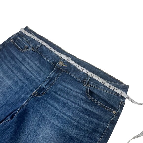 Maurices Womens Denim Bermuda Shorts Size 22W Blue Stretch Casual Cotton Blend - Picture 4 of 10